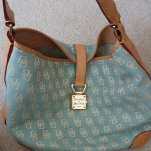 Dooney & Bourke purse!  GREAT condition